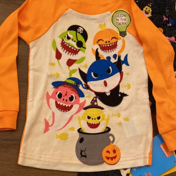 2T Baby Shark Glow in the Dark Halloween Pajama- New! - Picture 2 of 4